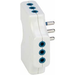 Poly Pool Adattatore 'salvaspazio' con spina 10A 2P+T - 3 prese 10A 2P+T - Bianco
