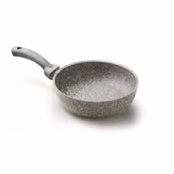 La padella antiaderente da 28 cm Cuore di Pietra di Accademia Mugnano rappresenta il perfetto equilibrio tra resistenza, funz ...
