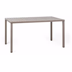 Il tavolo Cube è solido e dalle linee essenziali, è un tavolo professionale da giardino in resina con piano rettangolare in D ...