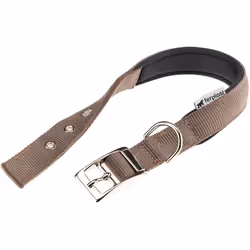 Daytona è un collare regolabile in nylon per cani. È disponibile in vari colori e in sette misure che si differenziano per ci ...