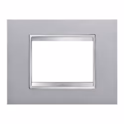 Placca LUX Gewiss Chorus, 3 moduli, colore titanio. Da applicare sul supporto 16803. Caratteristiche: Serie Gewiss Chorus Pla ...