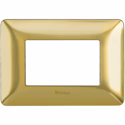 Placca 3 moduli, in tecnopolimero, oro satinatoScheda tecnica: Numero di unità 3 Materiale Plastica Superficie Galvanizzato T ...