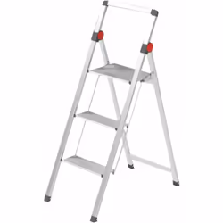 In alluminio anodizzato. Leggerissimo, con piedini antiscivolo zigrinati, piattaforma in alluminio. Superficie gradini da 10  ...