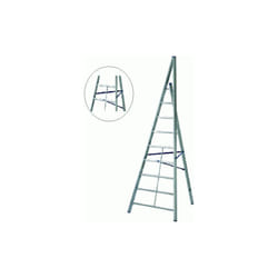 Scala agricola triangolare in alluminio Trittika 8 gradini h 277 cm tre piedi utilizzata in agricoltura