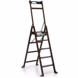 Scala pieghevole con barriere di protezione e ampia pedana, realizzata in legno massiccio di faggio verniciato. Dotata di gra ...
