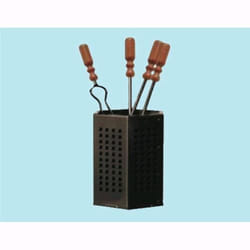 Set Utensili Per Camino In Cubo 4 Pz. In Ferro Battuto Manico Legno -669