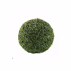 Una Bellissima sfera sintetica di bosso usata come decorazione da esterno. Questa sfera di bosso renderà il tuo giardino inca ...