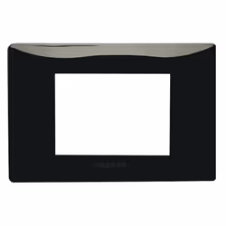 Placca Master Mix 3 posti (moduli) rettangolare, colore nero panther. Le placche della serie Mix si installano tramite un fis ...