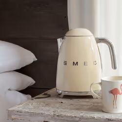 Smeg Bollitore Standard 50's Style – Panna LUCIDO – KLF03CREU - Vista aggiuntiva 5