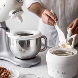 Smeg Impastatrice Standard 50's Style – Panna LUCIDO – SMF02CREU - Vista aggiuntiva 5