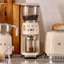 Smeg Macinacaffè 50's Style – Panna LUCIDO – CGF01CREU - Vista aggiuntiva 6