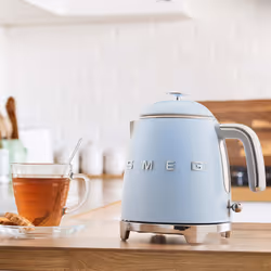 Smeg Mini Bollitore 50's Style – Azzurro LUCIDO – KLF05PBEU - Vista aggiuntiva 5