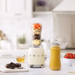 Smeg Frullatore Compatto 50's Style – Panna LUCIDO – PBF01CREU - Vista aggiuntiva 5