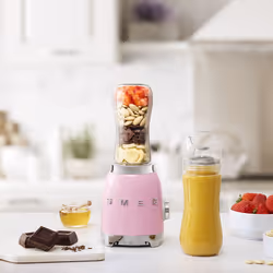 Smeg Frullatore Compatto 50's Style – Rosa LUCIDO – PBF01PKEU - Vista aggiuntiva 5