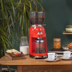 Smeg Macinacaffè 50's Style – Rosso LUCIDO – CGF11RDEU - Vista aggiuntiva 6