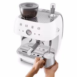 Smeg Macchina da Caffè Espresso Manuale con macinacaffè integrato 50's Style – Bianco LUCIDO – EGF03WHEU - Vista aggiuntiva 5