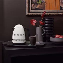 Smeg KLF03PCWEU bollitore elettrico 1,7 L 2400 W Nero, Bianco - Vista aggiuntiva 5