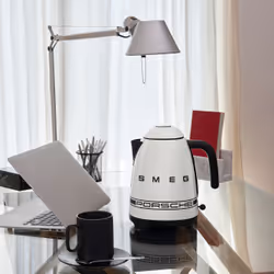 Smeg KLF03PCWEU bollitore elettrico 1,7 L 2400 W Nero, Bianco - Vista aggiuntiva 6