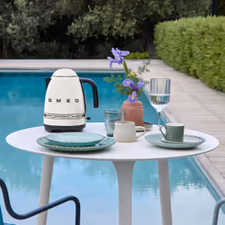 Smeg KLF03PCWEU bollitore elettrico 1,7 L 2400 W Nero, Bianco - Vista aggiuntiva 8