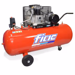 Compressore con trasmissione a cinghia munito di un ampio serbatoio da 150 litri .Ha un gruppo pompante bicilindrico monostad ...
