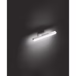 Collezione Bold LA LUCE CHE SI FA NOTARE Applique in metallo cromo lucido e acrilico, con un design moderno ed elegante, cara ...