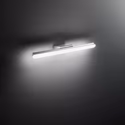 Collezione Bold LA LUCE CHE SI FA NOTARE Applique in metallo cromo lucido e acrilico, con un design moderno ed elegante, cara ...