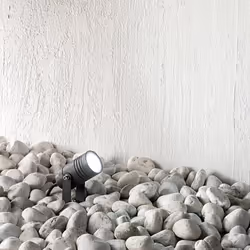 Collezione Walker LA LAMPADA CHE TI ACCOMPAGNA NEL CAMMINO Faretto orientabile realizzato in alluminio verniciato colore antr ...
