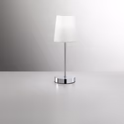 Collezione Adam LUCE E STILE Lumetto con paralume color bianco è un'opzione elegante e funzionale per l'illuminazione di un'a ...