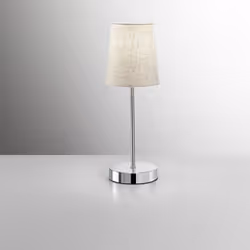 Collezione Adam LUCE E STILE Lumetto con paralume color sabbia è un'opzione elegante e funzionale per l'illuminazione di un'a ...