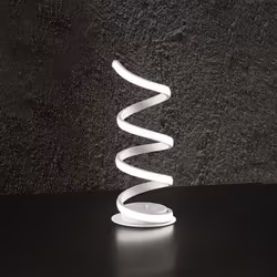 Collezione Nest LA LAMPADA CHE TI COCCOLA Lampada da scrivania realizzata in metallo verniciato bianco, è caratterizzata da f ...