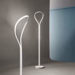 Collezione Blossom LA LAMPADA CHE PORTA LA PRIMAVERA NEI TUOI AMBIENTI Piantana in metallo bianco con diffusore in silicone, ...