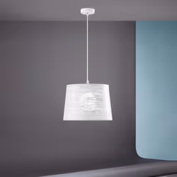 Collezione Slot LA LAMPADA CHE ARREDA CON GEOMETRIA Sospensione realizzata in metallo colore bianco, presenta una forma slanc ...