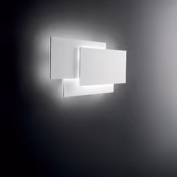 Collezione Dip L'APPLIQUE CHE ILLUMINA CON SEMPLICITÀ Applique da parete in metallo verniciato di colore bianco, dal design m ...