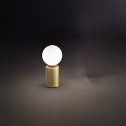 Collezione Birillo LA LUCE È ORO La lampada da tavolo in metallo con finitura oro spazzolato ha un design moderno ed elegante ...