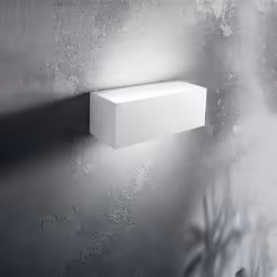 Collezione Step LA LAMPADA CHE ILLUMINA IL TUO OUTDOOR. Applique LED da esterno bianco è un'ottima soluzione per illuminare i ...