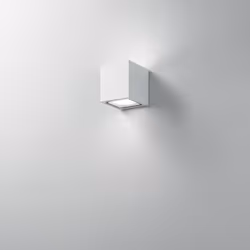Collezione Totem LA LAMPADA CHE ILLUMINA DENTRO E FUORI Applique minimalista adatta per l'installazione sia all'interno che a ...