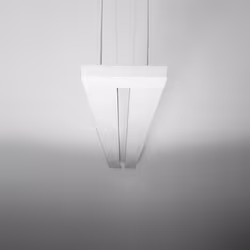 Collezione Sway LA LAMPADA CHE SI MUOVE CON TE Sospensione realizzata in metallo verniciato di bianco, questa applique è dota ...