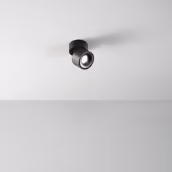 Collezione Camera IL FARETTO CHE SEGUE LA TUA LUCE Il faretto spot LED rotondo orientabile in nero è una soluzione di illumin ...