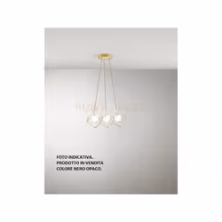 Sospensione 3 luci con struttura in metallo verniciatoa polvere colore nero opaco forma cubo . Diffusore sferico in vetro bia ...