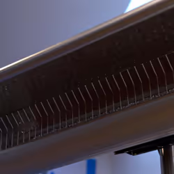 Sined Infrarossi Terra 4000 Doppio Riscaldatore Riflettente Da Pavimento e Telecomando Grigio Dotato Di Curva Riflettente Orientabile Ed In Grado Di Concentrare Il Calore Con Telecomando Ip65 - Vista aggiuntiva 4