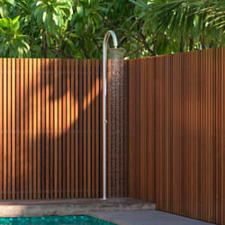 Sined Palau Doccia Da Piscina Curva In Acciaio 316l Solo Acqua Fredda Inox Satinato Resistente Agenti Atmosferici e Salsedine