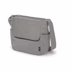 Capiente, versatile, perfetta per ogni esigenza, Day Bag contiene tutto quello che serve per il tuo bimbo, in viaggio o fuori ...