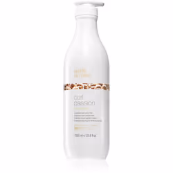 Goditi ricci elastici e duraturi dopo il lavaggio e apprezza la gestione più facile! Lo shampoo per capelli ricci milk_shake® ...