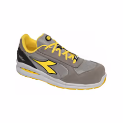 Codice: 8032521231702 Marca: DIADORA. Tomaia vitello scamosciato e mesh MATRIX Fodera nylon antiabrasione Suola PU antiabrasi ...
