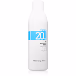 Ottieni un risultato perfetto per la tua tintura dei capelli. L’emulsione attivante Fanola Oxidante agisce da agente ossidant ...