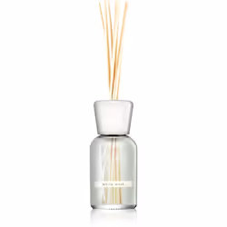Il diffusore di aromi Millefiori Milano White Musk rappresenta un modo gradevole per profumare gli interni.