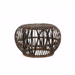 STRUTTURA IN RATTAN, INTRECCIO IN RATTAN CROCO. FINITURA NATURALE CON VERNICE A BASE DI NITROCELLULOSA. SI RACCOMANDA DI NON ...