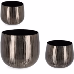 Il set di portavasi Chisel antracite offre un tocco di eleganza e raffinatezza alla tua decorazione. Realizzati artigianalmen ...