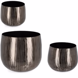 Il set di portavasi Chisel antracite offre un tocco di eleganza e raffinatezza alla tua decorazione. Realizzati artigianalmen ...