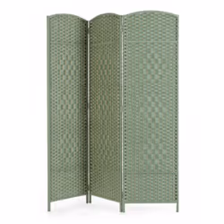 Il paravento "Shana Verde" è un elegante e funzionale elemento d'arredo che aggiunge stile e privacy agli ambienti domestici. ...